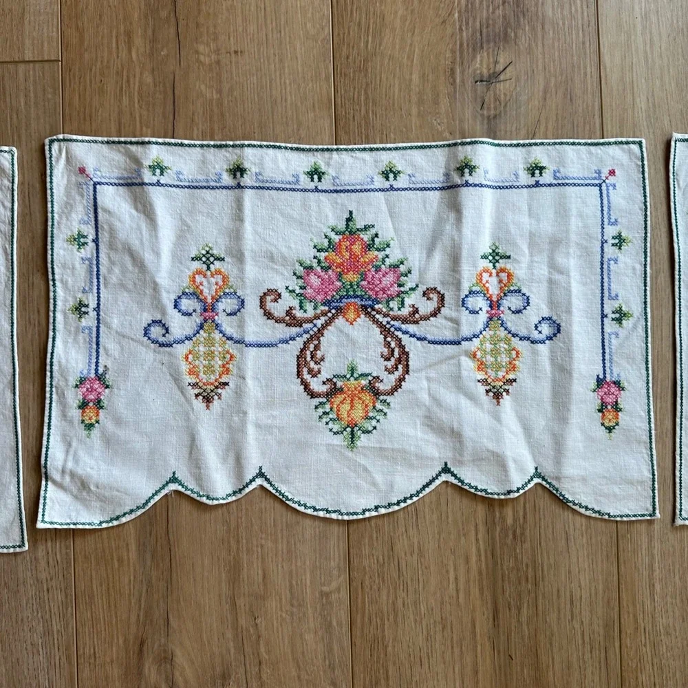 VTG Antimacassar Cross Stitch Vanity Linens 3pc Set Floral Scalloped White Linen